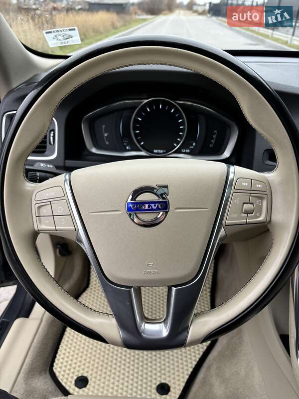 Седан Volvo S60 2015 в Ивано-Франковске
