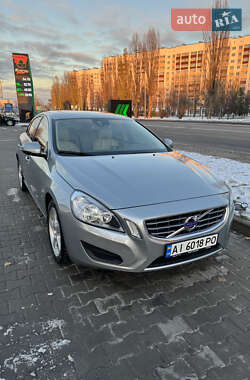 Седан Volvo S60 2013 в Киеве