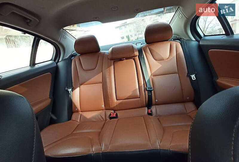 Седан Volvo S60 2016 в Луцьку