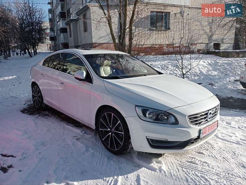 Седан Volvo S60 2016 в Шепетівці