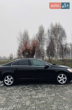 Седан Volvo S60 2013 в 