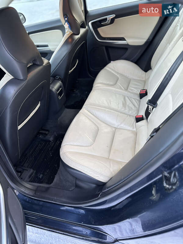 Седан Volvo S60 2012 в Львове