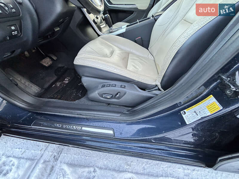 Седан Volvo S60 2012 в Львове