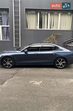 Седан Volvo S60 2019 в Києві