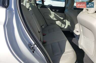 Седан Volvo S60 2022 в 