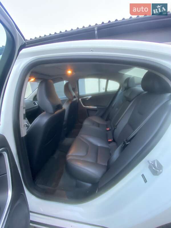 Седан Volvo S60 2014 в Львові фото 31 Седан Volvo S60 2014 в Львові