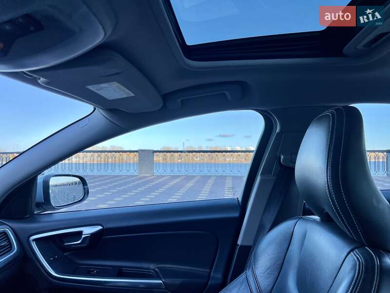 Седан Volvo S60 2016 в Киеве