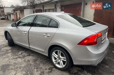 Седан Volvo S60 2014 в Львові