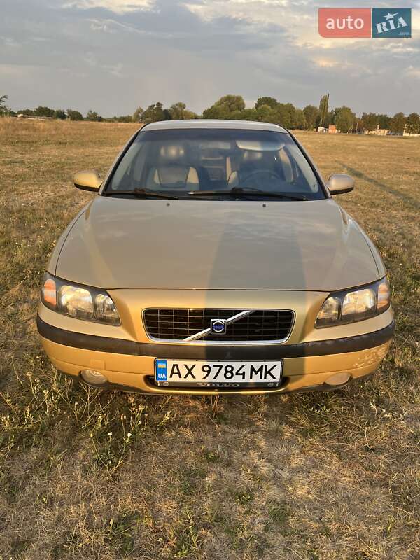 Седан Volvo S60 2001 в Краснограді