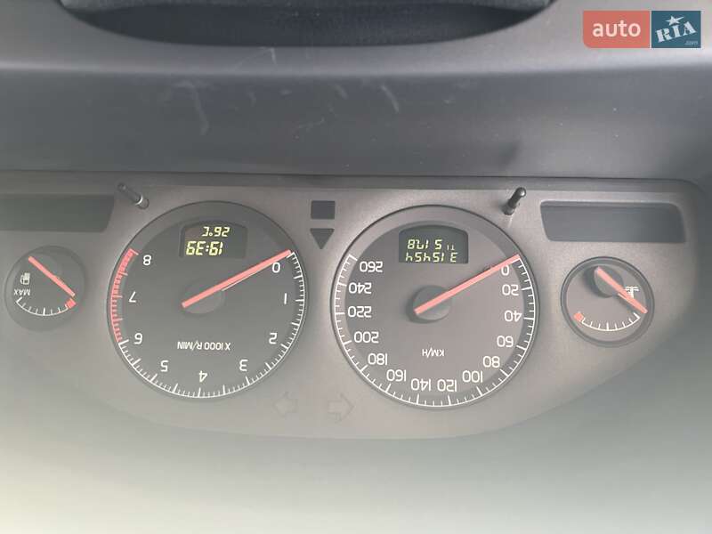 Седан Volvo S60 2001 в Краснограді