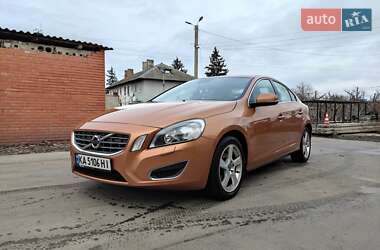 Седан Volvo S60 2012 в Краснограді