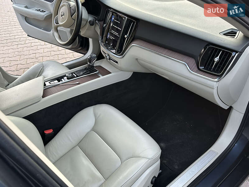 Седан Volvo S60 2021 в Полтаве