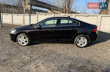 Седан Volvo S60 2012 в 