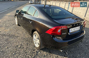 Седан Volvo S60 2012 в 
