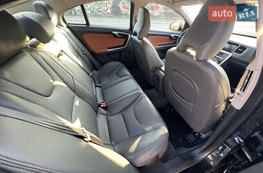 Седан Volvo S60 2012 в 