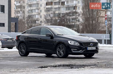 Седан Volvo S60 2015 в Киеве