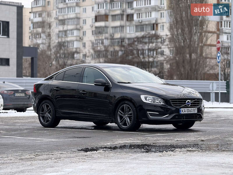 Седан Volvo S60 2015 в 