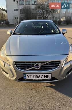 Седан Volvo S60 2013 в Львові