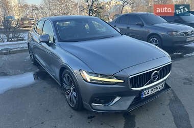 Седан Volvo S60 2019 в Киеве