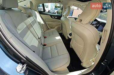 Седан Volvo S60 2019 в 