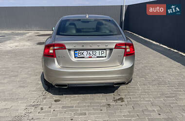 Седан Volvo S60 2014 в 