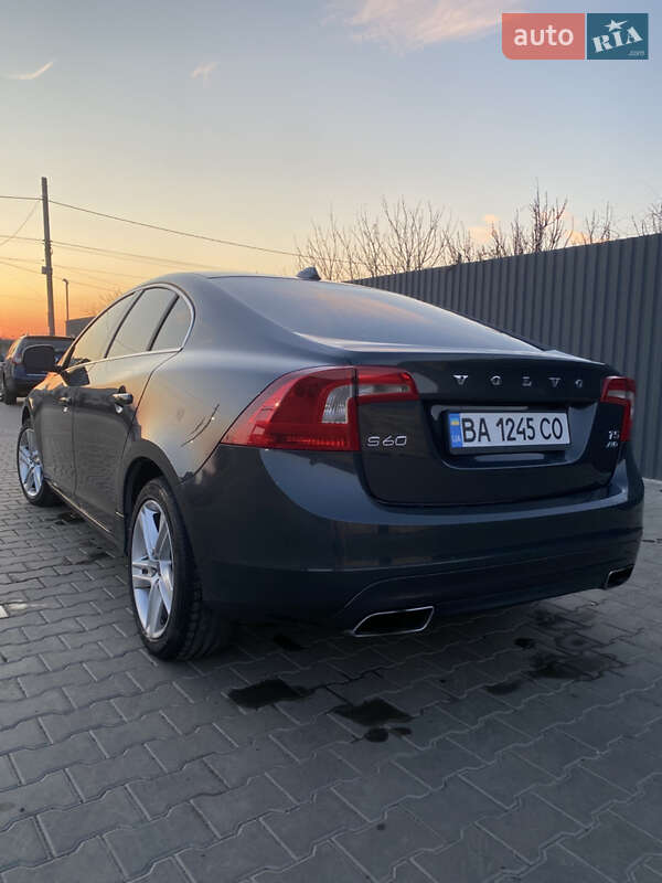 Седан Volvo S60 2013 в Южноукраинске