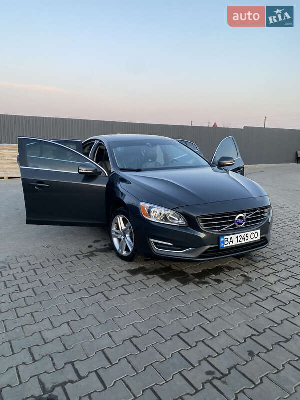 Седан Volvo S60 2013 в Южноукраинске