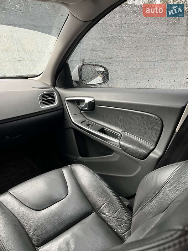 Седан Volvo S60 2011 в Ивано-Франковске