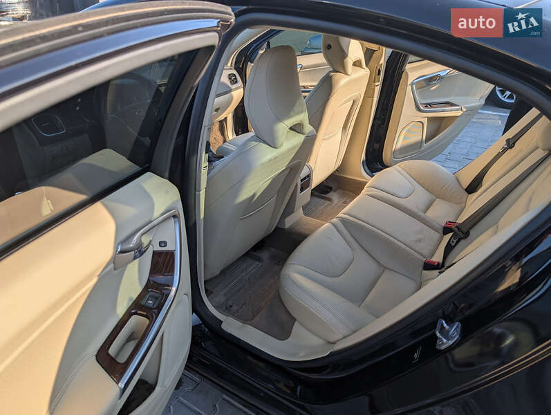 Седан Volvo S60 2013 в Умані