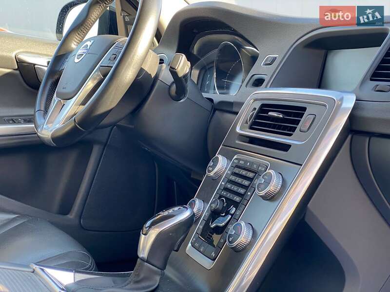Седан Volvo S60 2016 в Львове
