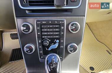 Седан Volvo S60 2015 в 