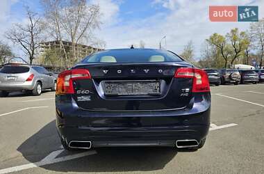 Седан Volvo S60 2015 в 