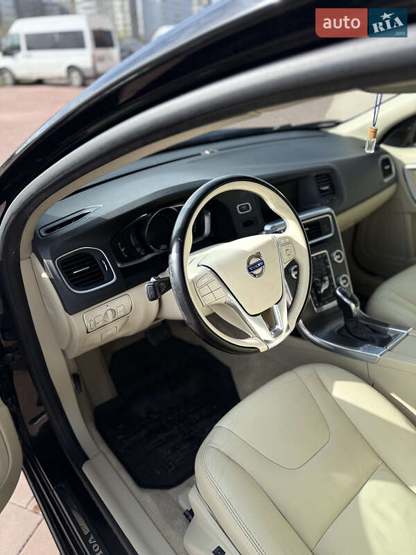 Седан Volvo S60 2016 в Нетешине
