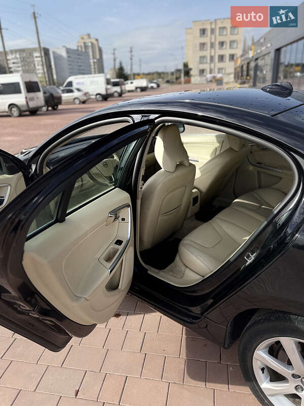 Седан Volvo S60 2016 в Нетешине
