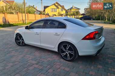 Седан Volvo S60 2015 в 
