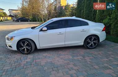 Седан Volvo S60 2015 в 