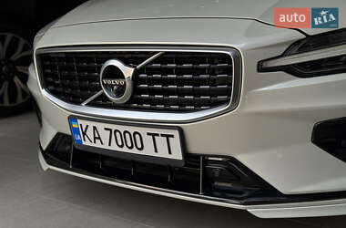 Седан Volvo S60 2019 в 