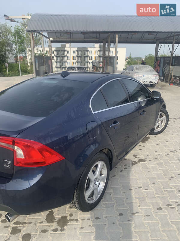 Седан Volvo S60 2012 в Львове