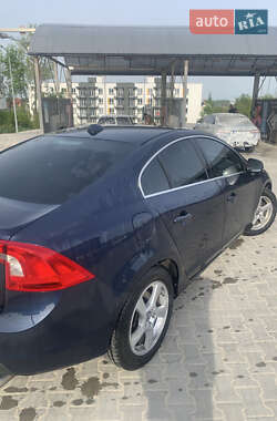 Седан Volvo S60 2012 в 