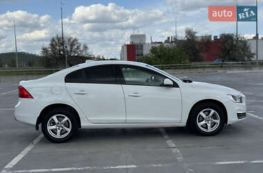 Седан Volvo S60 2015 в 