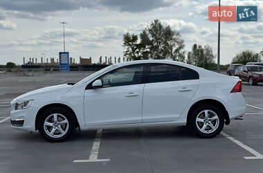 Седан Volvo S60 2015 в 