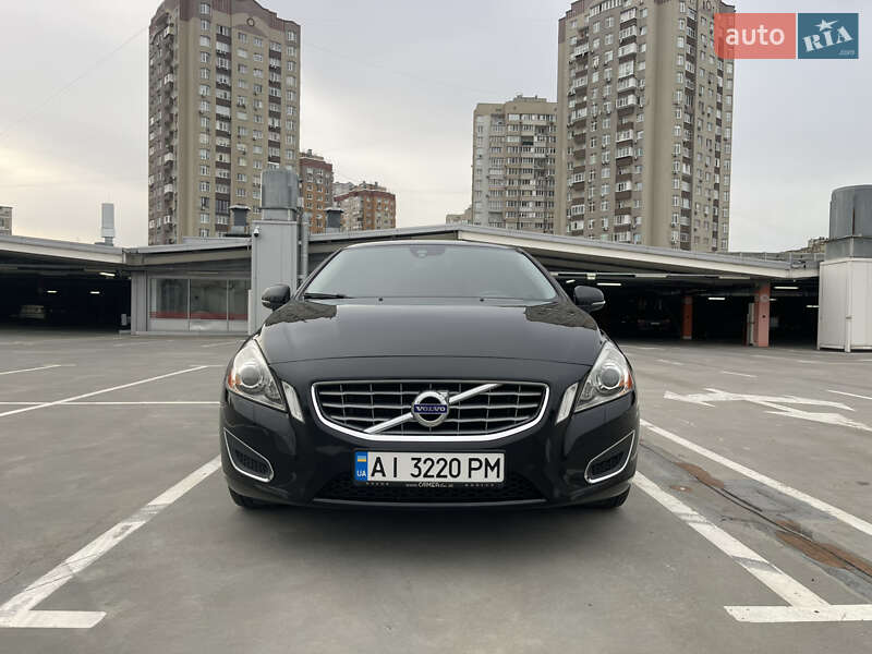 Седан Volvo S60 2012 в 