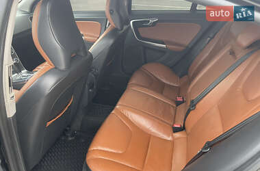 Седан Volvo S60 2012 в 