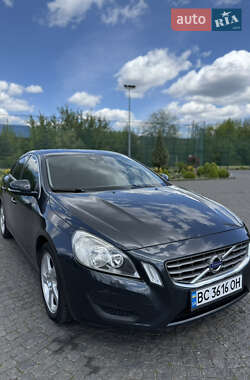 Седан Volvo S60 2010 в Жовкві