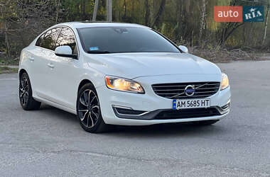 Седан Volvo S60 2015 в 