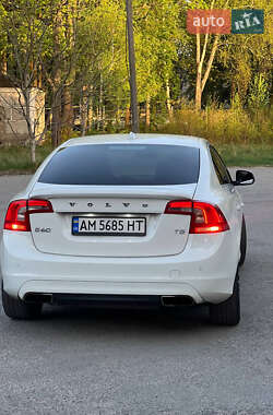 Седан Volvo S60 2015 в 