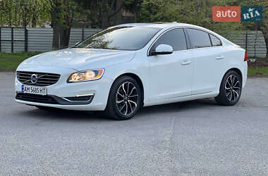 Седан Volvo S60 2015 в 