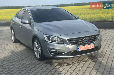 Седан Volvo S60 2015 в Гнивани