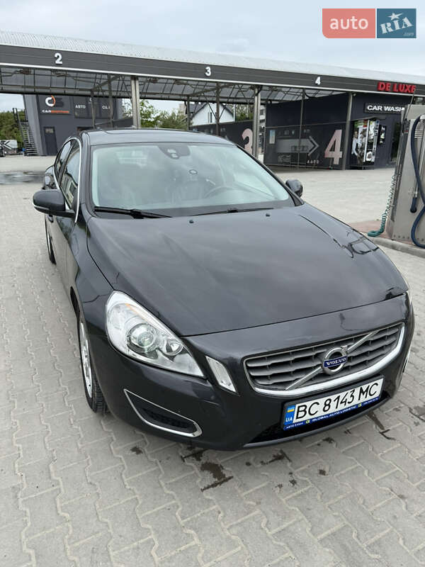 Седан Volvo S60 2012 в 