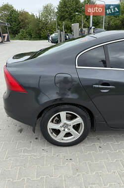Седан Volvo S60 2012 в 